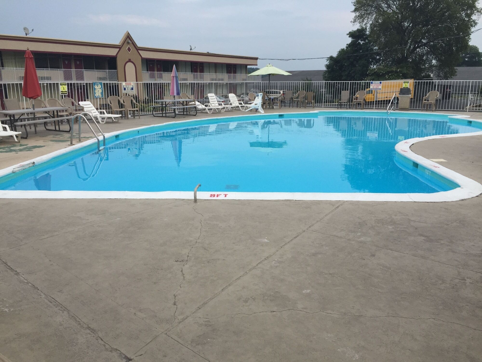 Travelodge By Wyndham Lynchburg Exterior photo
