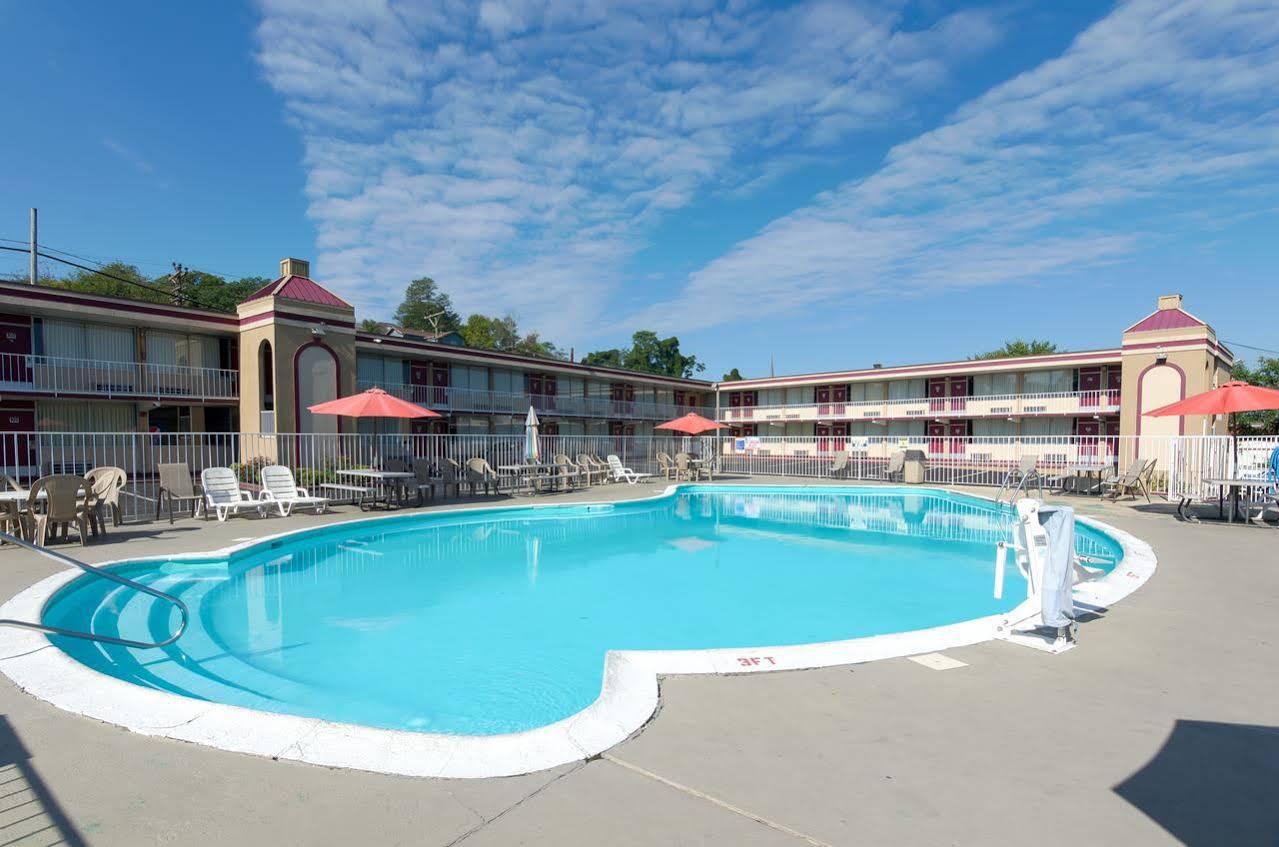 Travelodge By Wyndham Lynchburg Exterior photo