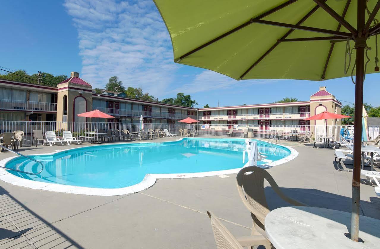 Travelodge By Wyndham Lynchburg Exterior photo