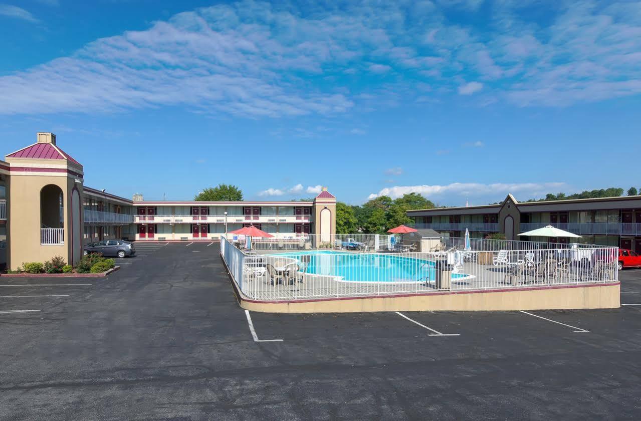 Travelodge By Wyndham Lynchburg Exterior photo